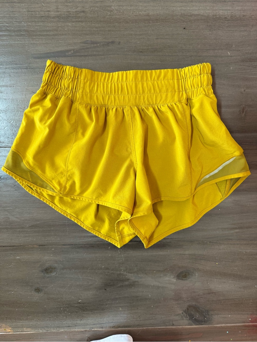 Lululemon Hotty Hot Short 2.5” Women’s 2 Mustard Yellow